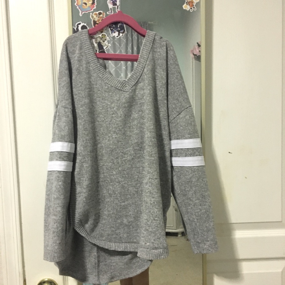 Grey sweater in great condition no blemishes